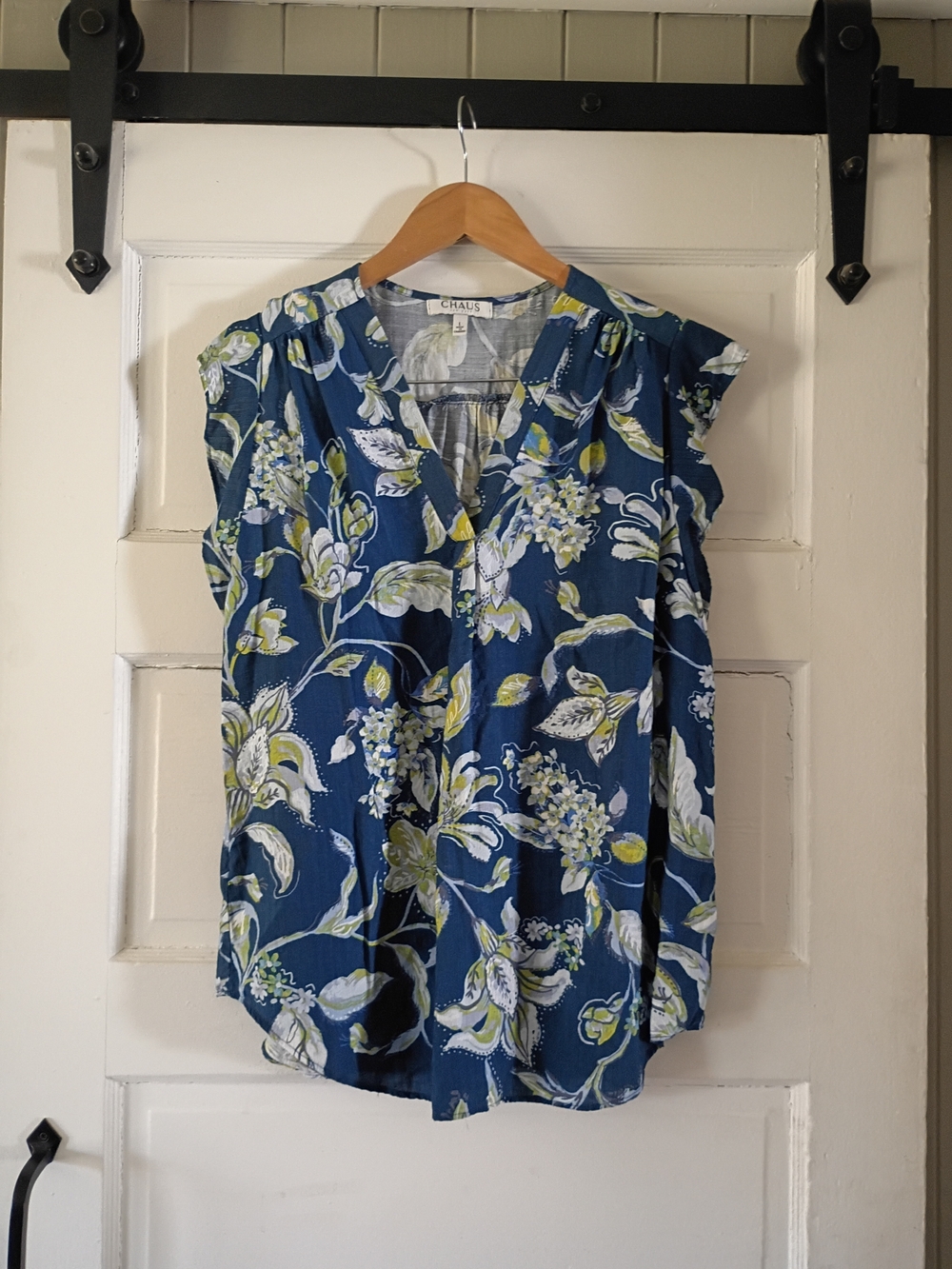 Chaus Navy Blue Floral V-Neck Short Sleeve Blouse
